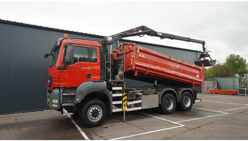 MAN TGS 28.400 6X6 2 SIDE TIPPER WITH HMF 1643 CRANE 376.400KM - Camion grue: photos 3 MAN TGS 28.400 6X6 2 SIDE TIPPER WITH HMF 1643 CRANE 376.400KM - Camion grue: photos 3