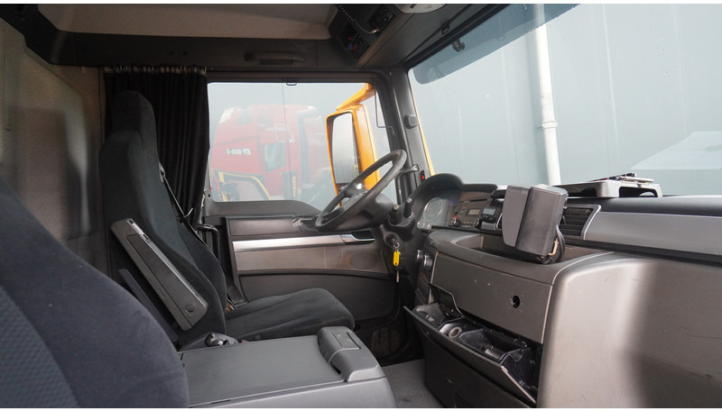 MAN TGS 35-440 8X4 2 SIDE TIPPER WITH HMF Z 1943 CRANE 415.000KM - Camion grue: photos 5 MAN TGS 35-440 8X4 2 SIDE TIPPER WITH HMF Z 1943 CRANE 415.000KM - Camion grue: photos 5