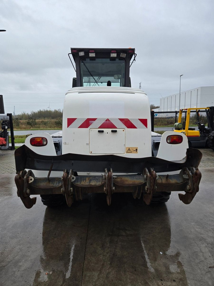 New Holland F106.6 - Niveleuse: photos 5 New Holland F106.6 - Niveleuse: photos 5