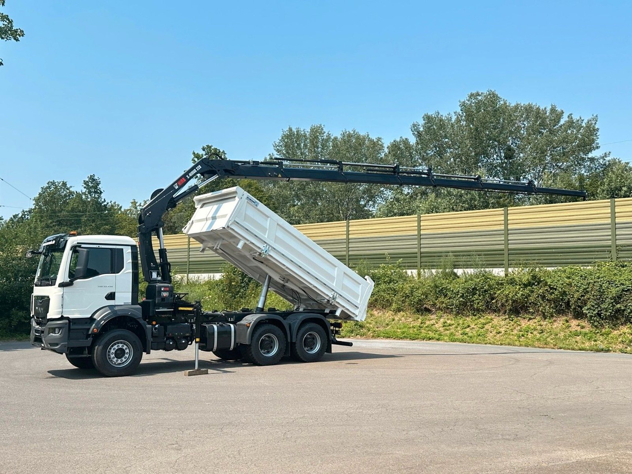 MAN TGS 33.440 6x4 /3-Seiten- Kipper / HIAB 228-6 MAN TGS 33.440 6x4 /3-Seiten- Kipper / HIAB 228-6 - Camion benne, Camion grue: photos 4 MAN TGS 33.440 6x4 /3-Seiten- Kipper / HIAB 228-6 MAN TGS 33.440 6x4 /3-Seiten- Kipper / HIAB 228-6 - Camion benne, Camion grue: photos 4