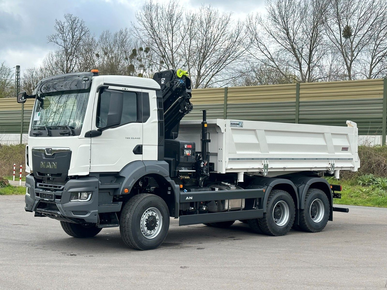 MAN TGS 33.440 6x6 /3-Seiten- Kipper / HIAB 228-4 - Camion benne, Camion grue: photos 3 MAN TGS 33.440 6x6 /3-Seiten- Kipper / HIAB 228-4 - Camion benne, Camion grue: photos 3