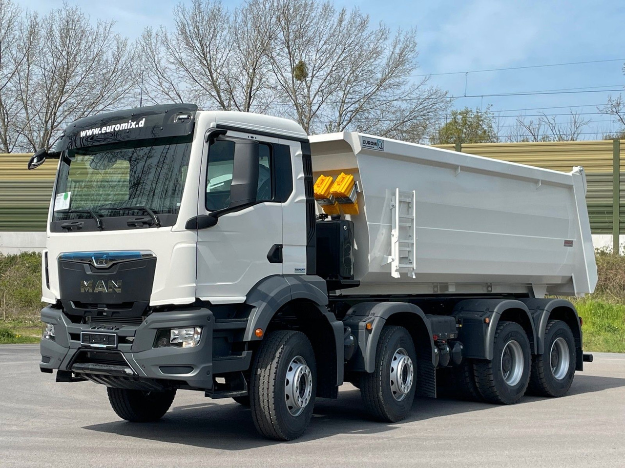 MAN TGS 41.400 8x4 / EUROMIX MTP 20m³/ EURO2 Kipper - Camion benne: photos 2 MAN TGS 41.400 8x4 / EUROMIX MTP 20m³/ EURO2 Kipper - Camion benne: photos 2