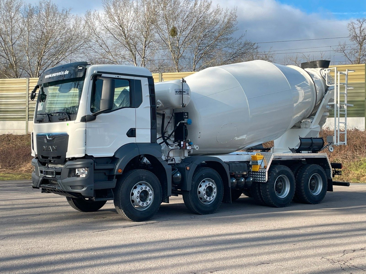MAN TGS 41.400 8x4 / EuromixMTP EM 10m³ R / EURO 2 - Camion malaxeur: photos 3 MAN TGS 41.400 8x4 / EuromixMTP EM 10m³ R / EURO 2 - Camion malaxeur: photos 3
