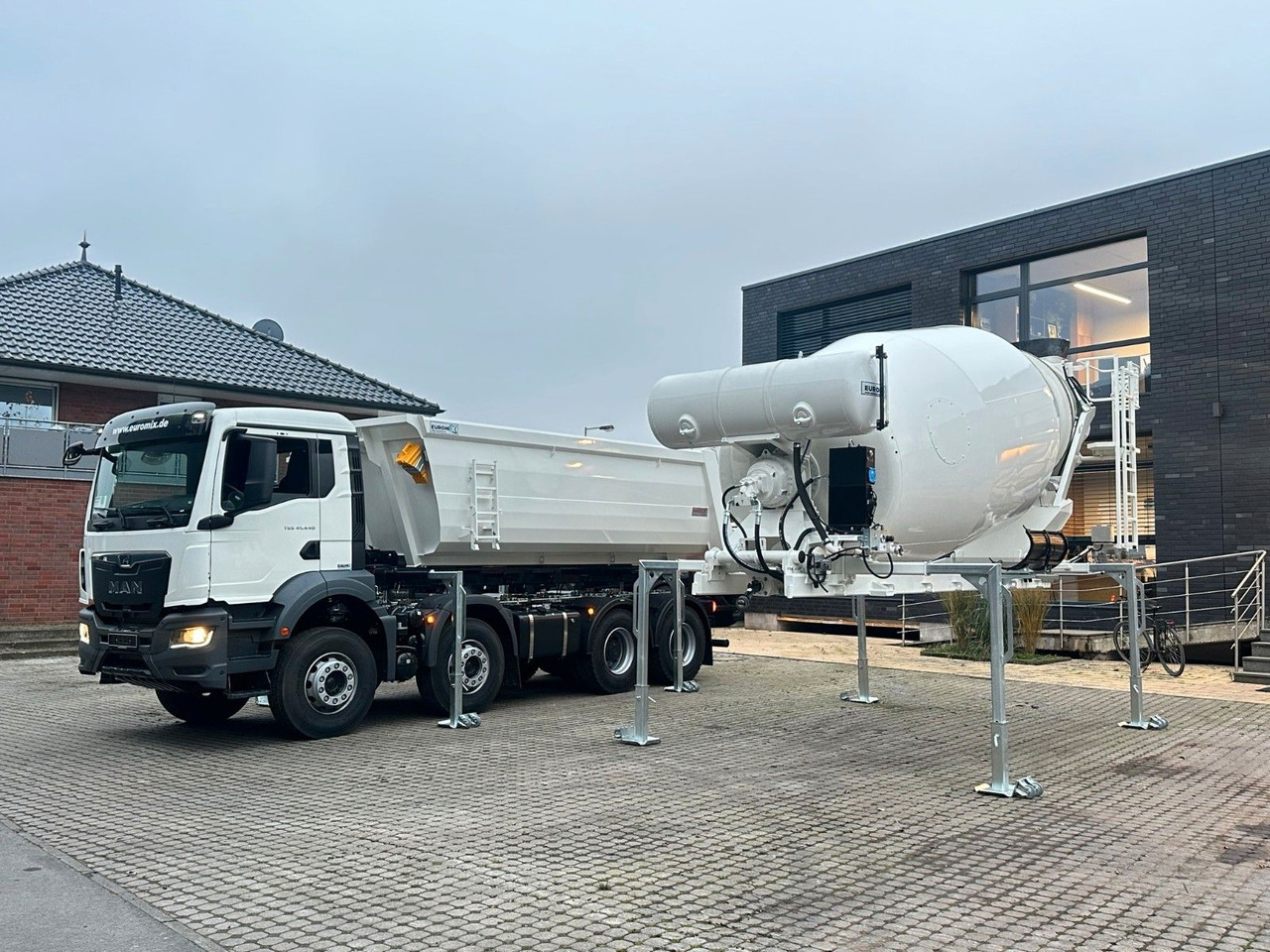 MAN TGS 41.480 8x4 WECHSELSYSTEM KIPPER+MISCHER - Camion benne: photos 1 MAN TGS 41.480 8x4 WECHSELSYSTEM KIPPER+MISCHER - Camion benne: photos 1