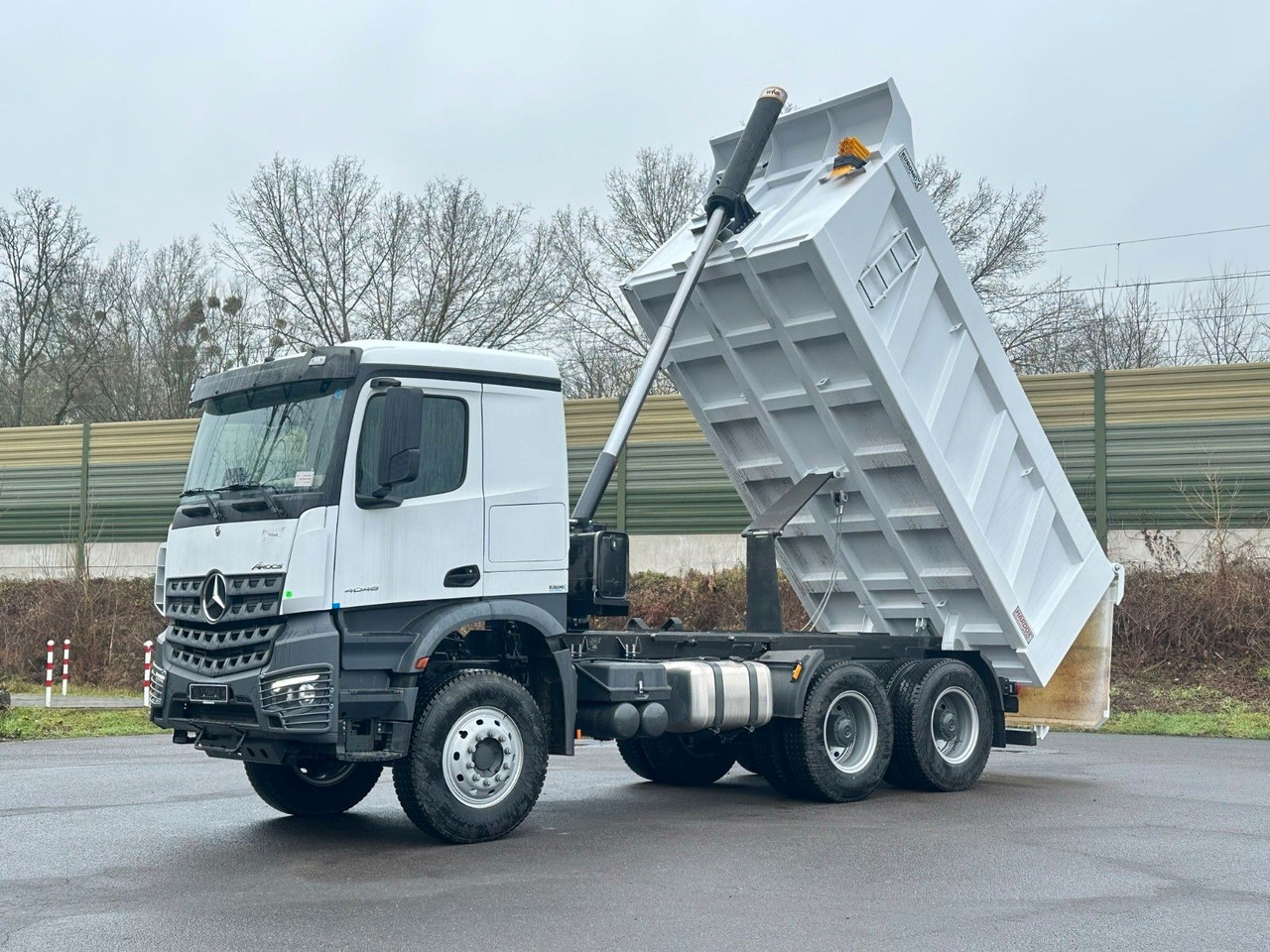 Mercedes-Benz 4048 6X4 Arcos 5 EuromixMTP Dumper Kipper - Camion benne: photos 1 Mercedes-Benz 4048 6X4 Arcos 5 EuromixMTP Dumper Kipper - Camion benne: photos 1