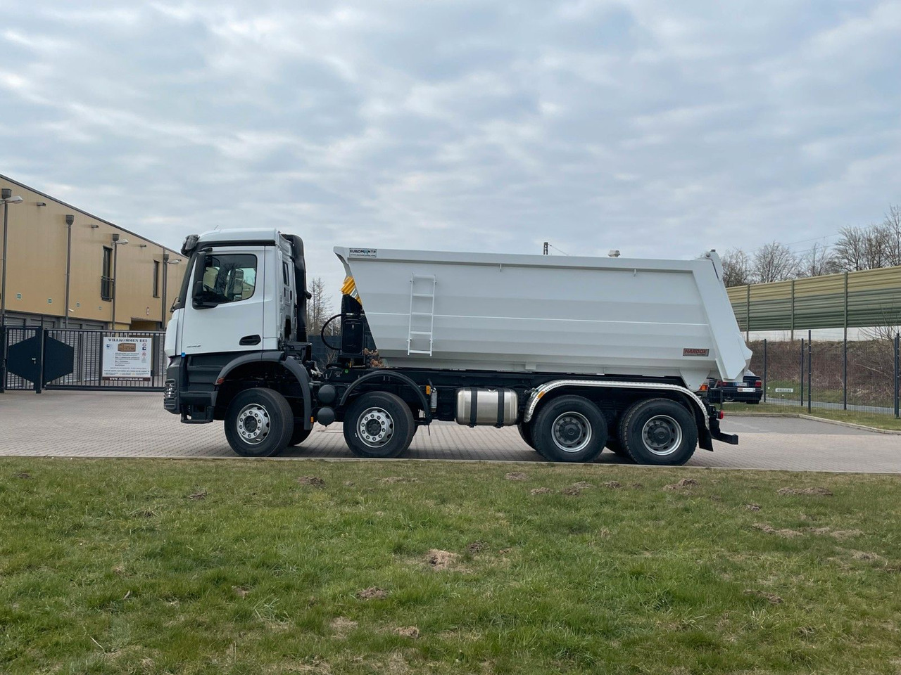 Mercedes-Benz 4142 8X4 Mulden- Kipper - EuromixMTP - Camion benne: photos 4 Mercedes-Benz 4142 8X4 Mulden- Kipper - EuromixMTP - Camion benne: photos 4
