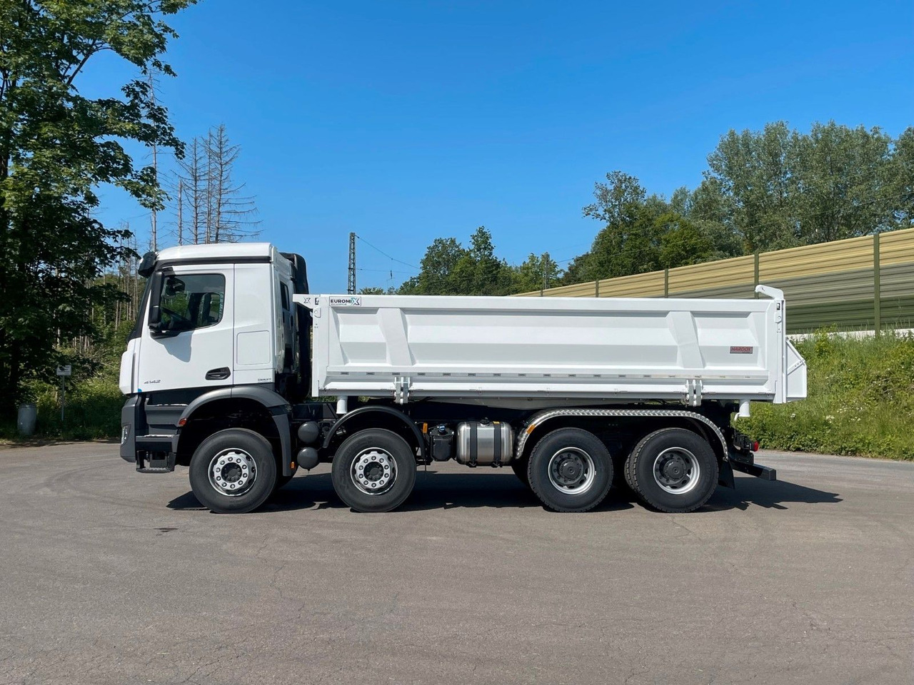 Mercedes-Benz 4145 8X4 Euromix EMT 3-Seiten-Kipper - Camion benne: photos 3 Mercedes-Benz 4145 8X4 Euromix EMT 3-Seiten-Kipper - Camion benne: photos 3
