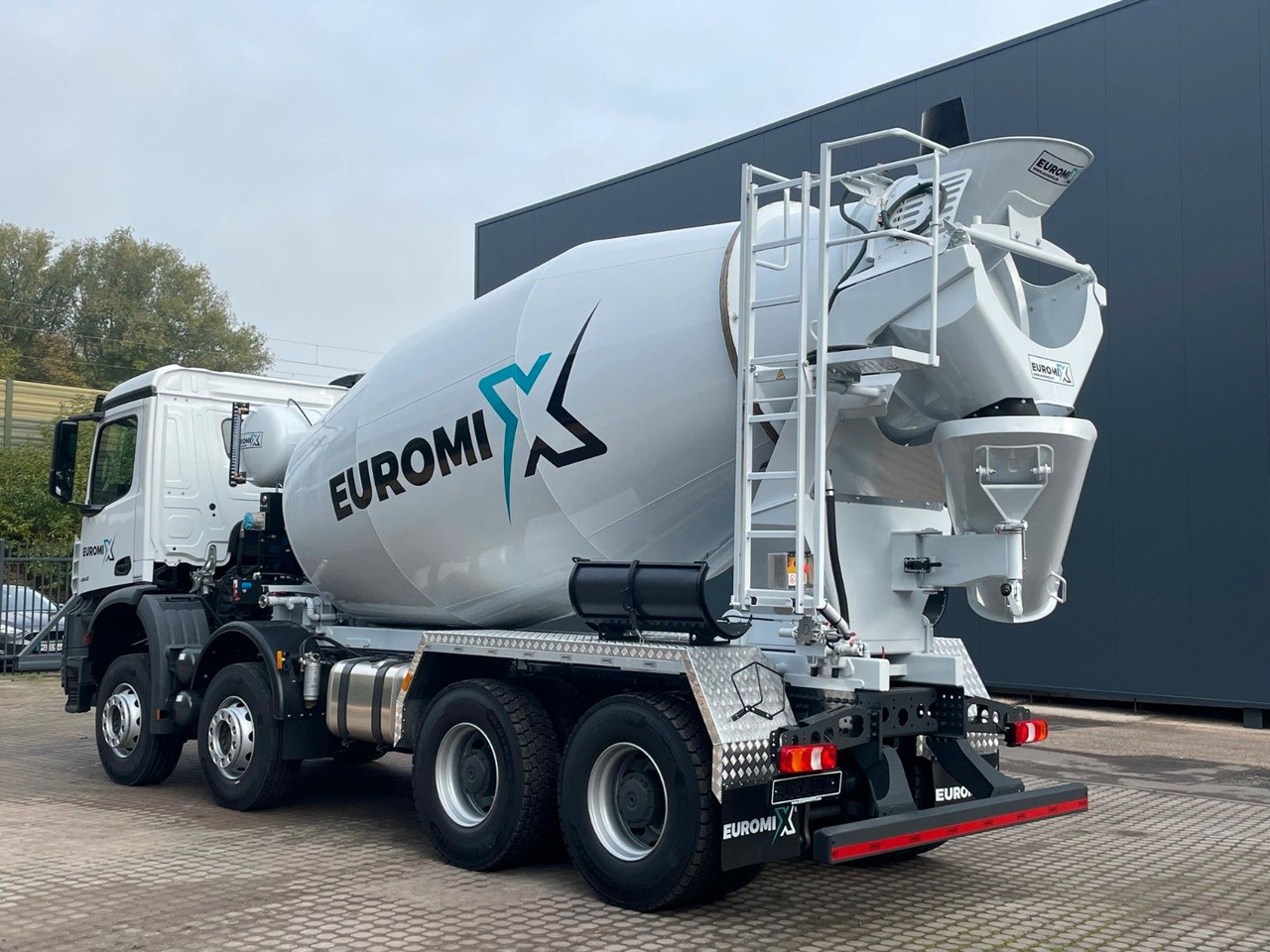 Mercedes-Benz AROCS 5 4142 B 8X4 Euro 3 EuromixMTP EM 10 - Camion malaxeur: photos 3 Mercedes-Benz AROCS 5 4142 B 8X4 Euro 3 EuromixMTP EM 10 - Camion malaxeur: photos 3