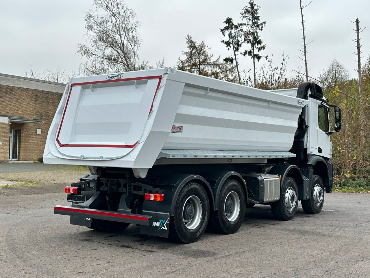 Mercedes-Benz AROCS 5 4145 8X4 E6e EuromixMTP 18m³ Kipper - Camion benne: photos 5 Mercedes-Benz AROCS 5 4145 8X4 E6e EuromixMTP 18m³ Kipper - Camion benne: photos 5