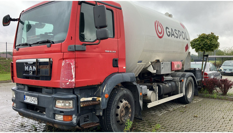 MAN TGM 18.250 4x2 15412 Liter Gas tank truck ID 2.170 - Camion citerne: photos 1 MAN TGM 18.250 4x2 15412 Liter Gas tank truck ID 2.170 - Camion citerne: photos 1