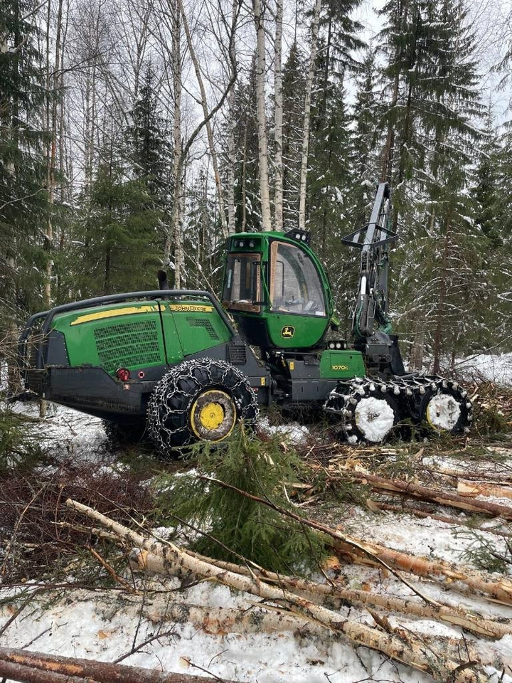 John Deere 1070 G - Abatteuse: photos 1 John Deere 1070 G - Abatteuse: photos 1