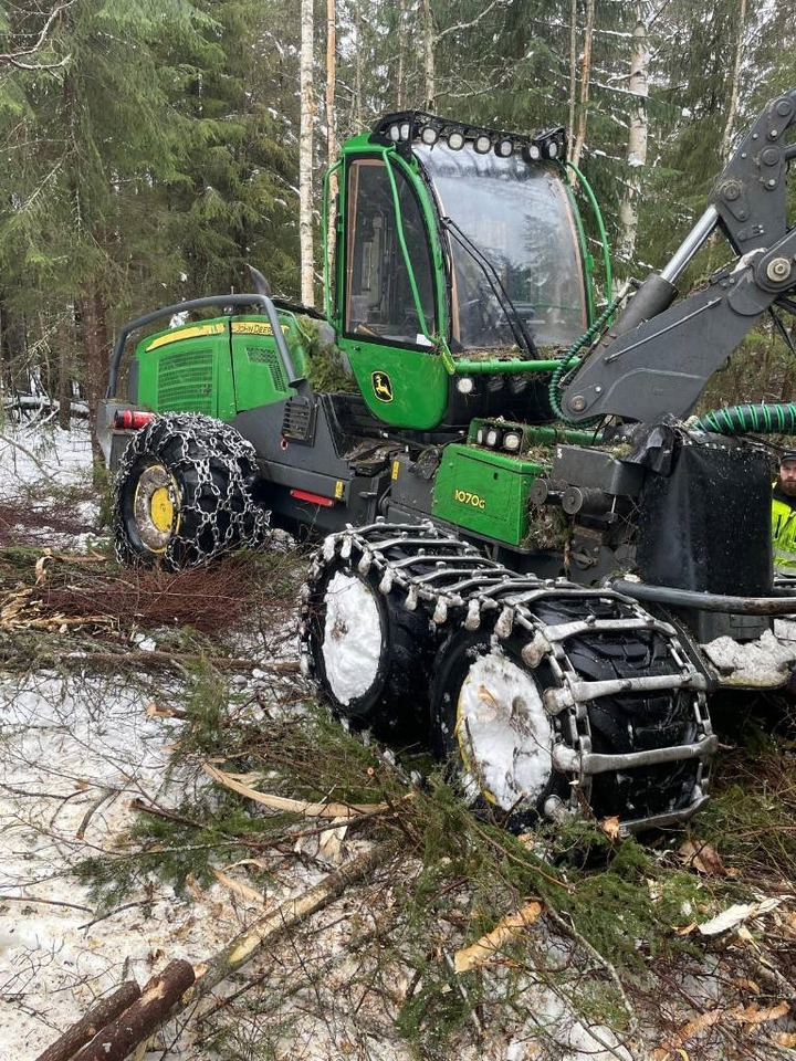 John Deere 1070 G - Abatteuse: photos 3 John Deere 1070 G - Abatteuse: photos 3
