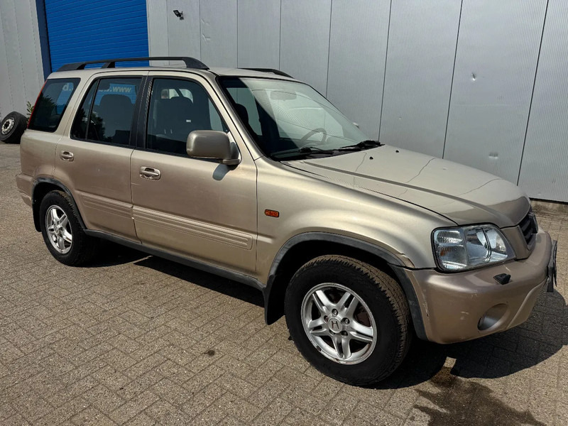 Honda CR-V **PETROL-ESSENCE-AC** - SUV: photos 3 Honda CR-V **PETROL-ESSENCE-AC** - SUV: photos 3