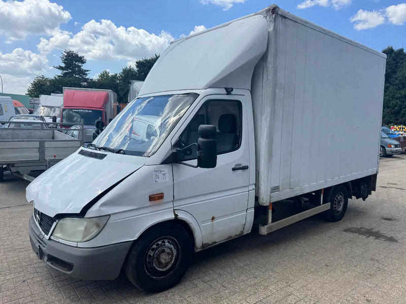 Mercedes-Benz Sprinter 313 **BOX+LIFT** - Fourgon grand volume: photos 1 Mercedes-Benz Sprinter 313 **BOX+LIFT** - Fourgon grand volume: photos 1