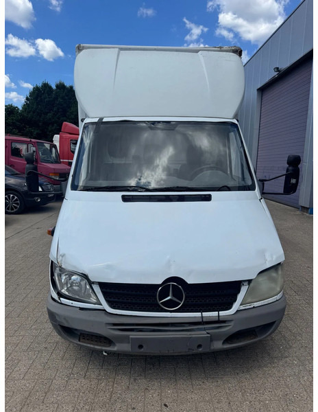 Mercedes-Benz Sprinter 313 **BOX+LIFT** - Fourgon grand volume: photos 2 Mercedes-Benz Sprinter 313 **BOX+LIFT** - Fourgon grand volume: photos 2