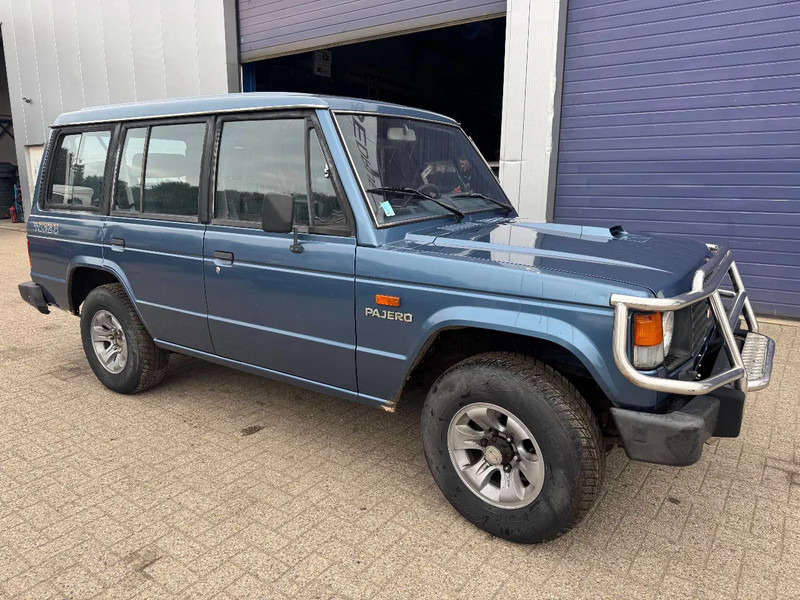 Mitsubishi Pajero **LONG CHASSIS-7SEATS-DIESEL** - Voiture: photos 3 Mitsubishi Pajero **LONG CHASSIS-7SEATS-DIESEL** - Voiture: photos 3
