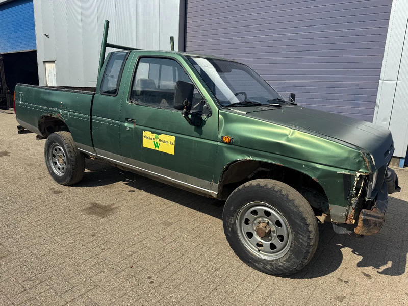 Nissan King-cab **DIESEL-4X4** - Voiture: photos 1 Nissan King-cab **DIESEL-4X4** - Voiture: photos 1