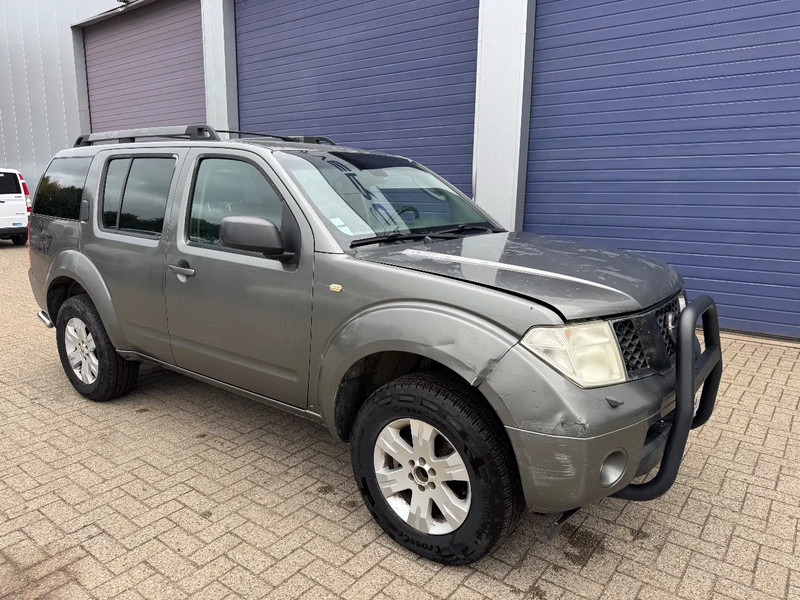 Nissan Pathfinder **AIRCO-EURO 3-7 SEATS** - Voiture: photos 1 Nissan Pathfinder **AIRCO-EURO 3-7 SEATS** - Voiture: photos 1