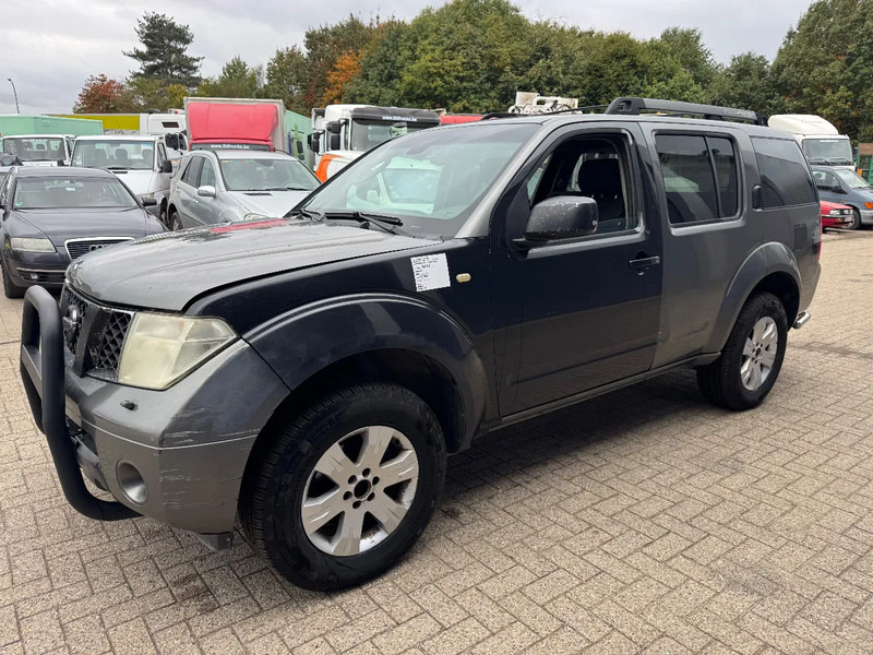 Nissan Pathfinder **AIRCO-EURO 3-7 SEATS** - Voiture: photos 3 Nissan Pathfinder **AIRCO-EURO 3-7 SEATS** - Voiture: photos 3