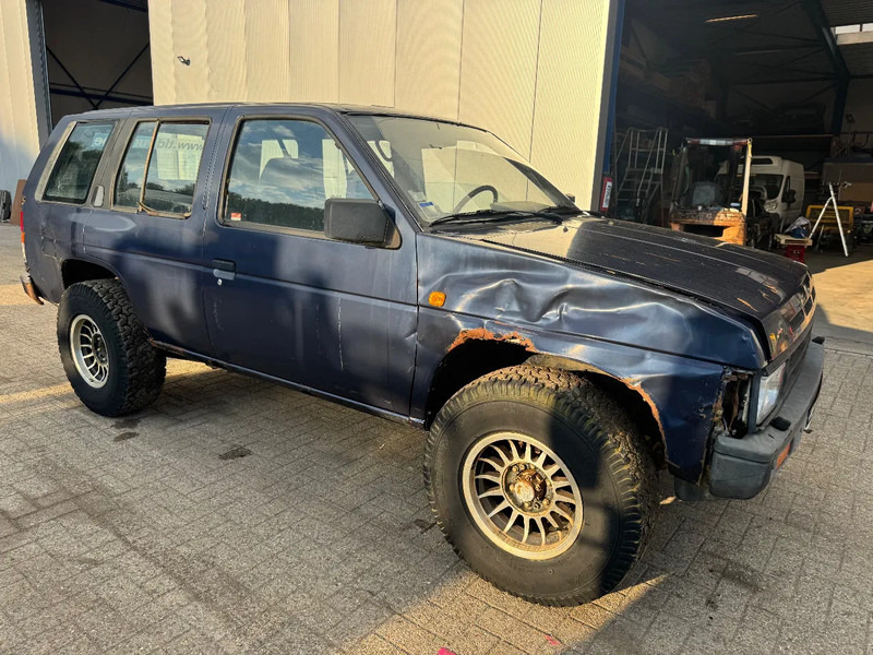 Nissan Terrano **4X4-DIESEL-LONG CHASSIS** - Voiture: photos 3 Nissan Terrano **4X4-DIESEL-LONG CHASSIS** - Voiture: photos 3