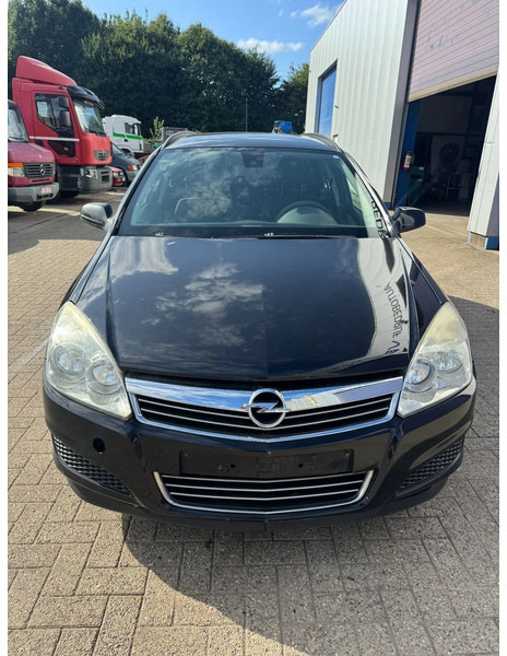 Opel Astra **1700CDTI-AIRCO-EURO 4** - Voiture break: photos 2 Opel Astra **1700CDTI-AIRCO-EURO 4** - Voiture break: photos 2