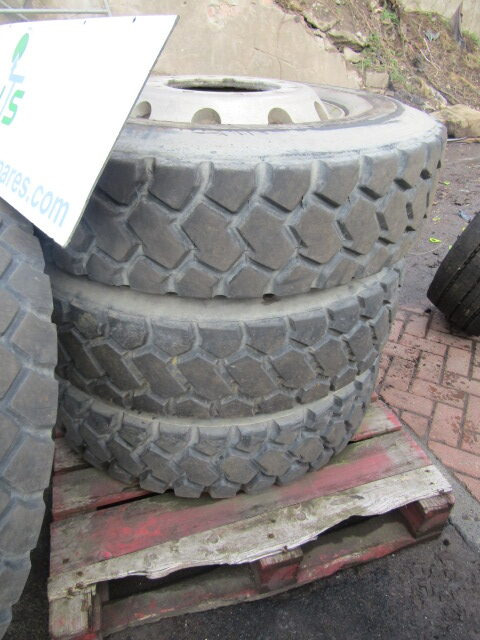 295/80/22.5 ‘ALCOA’ (6) BUDGET TRACK GRIT TYRES ONLY 4 TYRES GOOD - Pneu pour Camion: photos 3 295/80/22.5 ‘ALCOA’ (6) BUDGET TRACK GRIT TYRES ONLY 4 TYRES GOOD - Pneu pour Camion: photos 3