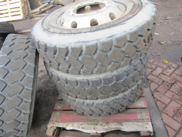 295/80/22.5 ‘ALCOA’ (6) BUDGET TRACK GRIT TYRES ONLY 4 TYRES GOOD - Pneu pour Camion: photos 4 295/80/22.5 ‘ALCOA’ (6) BUDGET TRACK GRIT TYRES ONLY 4 TYRES GOOD - Pneu pour Camion: photos 4
