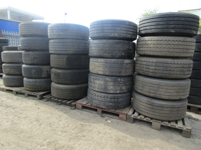 385 SUPER SINGLE TRAILER WHEEL AND TYRE IDEAL FOR EXPORT OR OFF ROAD USE 40 AVAILABLE - Pneu pour Camion: photos 1 385 SUPER SINGLE TRAILER WHEEL AND TYRE IDEAL FOR EXPORT OR OFF ROAD USE 40 AVAILABLE - Pneu pour Camion: photos 1