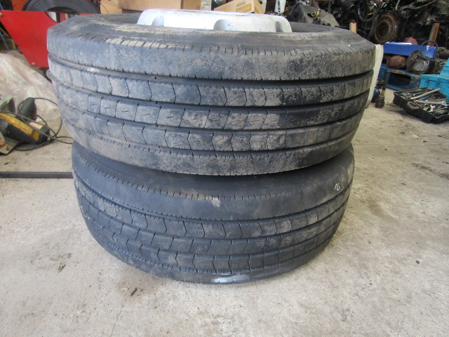 ALCOA ALLOYS (2) 285/70/19.5 STEER DUNLOP 2012 10/12MM TREAD 30MM HOLES - Pneu pour Camion: photos 1 ALCOA ALLOYS (2) 285/70/19.5 STEER DUNLOP 2012 10/12MM TREAD 30MM HOLES - Pneu pour Camion: photos 1