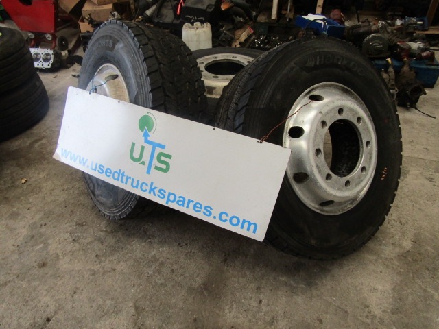 ALCOA ALLOYS (6) 19.5 8 STUD WITH 285/70/19.5 TYRES 4X REAR HANKOOK, 2X FRONT DUNLOP 2017 30mm HOLES ONLY COVERED 5000KM - Pneu pour Camion: photos 4 ALCOA ALLOYS (6) 19.5 8 STUD WITH 285/70/19.5 TYRES 4X REAR HANKOOK, 2X FRONT DUNLOP 2017 30mm HOLES ONLY COVERED 5000KM - Pneu pour Camion: photos 4