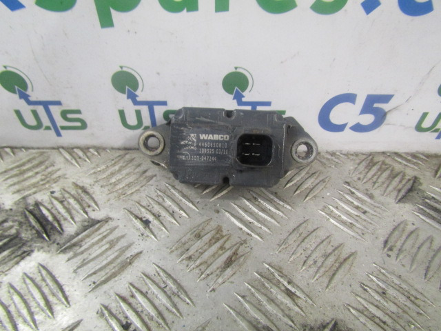 DAF LF 220 EURO 6 WABCO SENSOR P/NO 4460650810 - Système électrique pour Camion: photos 1 DAF LF 220 EURO 6 WABCO SENSOR P/NO 4460650810 - Système électrique pour Camion: photos 1