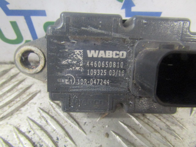 DAF LF 220 EURO 6 WABCO SENSOR P/NO 4460650810 - Système électrique pour Camion: photos 2 DAF LF 220 EURO 6 WABCO SENSOR P/NO 4460650810 - Système électrique pour Camion: photos 2