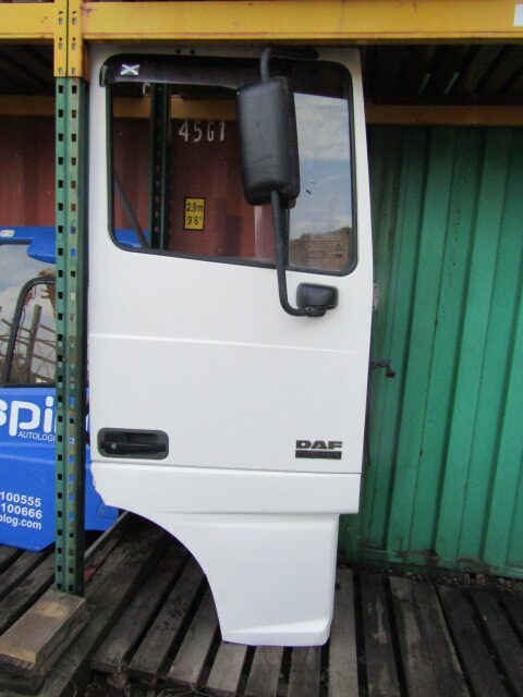 DAF XF 95 OFF/SIDE(DRIVERS) COMPLETE DOOR - Cabine et intérieur pour Camion: photos 3 DAF XF 95 OFF/SIDE(DRIVERS) COMPLETE DOOR - Cabine et intérieur pour Camion: photos 3