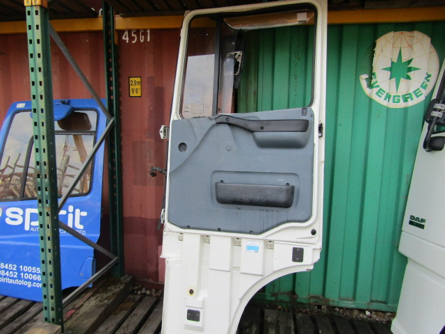 DAF XF 95 OFF/SIDE(DRIVERS) COMPLETE DOOR - Cabine et intérieur pour Camion: photos 2 DAF XF 95 OFF/SIDE(DRIVERS) COMPLETE DOOR - Cabine et intérieur pour Camion: photos 2