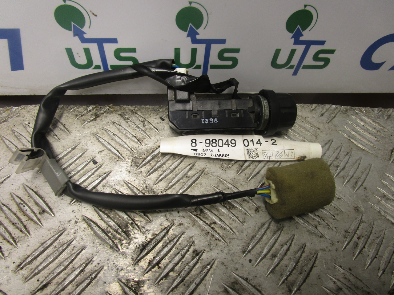 ISUZU N75 4HK1 THROTTLE CONTROL UNIT P/NO 8-980490142 - Système électrique pour Camion: photos 1 ISUZU N75 4HK1 THROTTLE CONTROL UNIT P/NO 8-980490142 - Système électrique pour Camion: photos 1