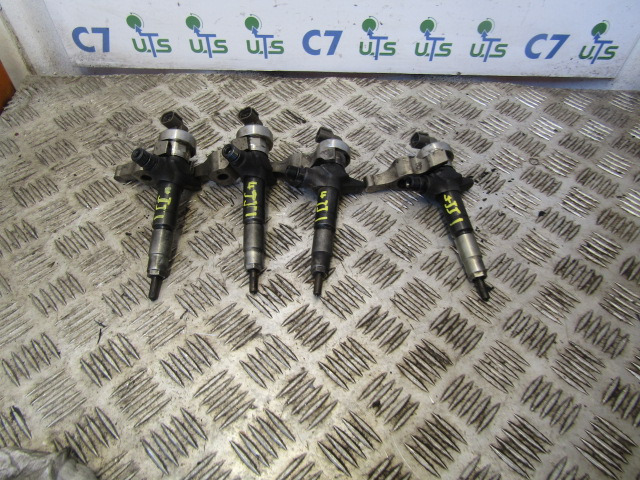 ISUZU NKR/GRAFTER 4JJ1 ENGINE INJECTORS ‘DENSO’ P/NO 8-98011604-1 01J037475 (Set of 4) - Préparation du carburant pour Camion: photos 1 ISUZU NKR/GRAFTER 4JJ1 ENGINE INJECTORS ‘DENSO’ P/NO 8-98011604-1 01J037475 (Set of 4) - Préparation du carburant pour Camion: photos 1