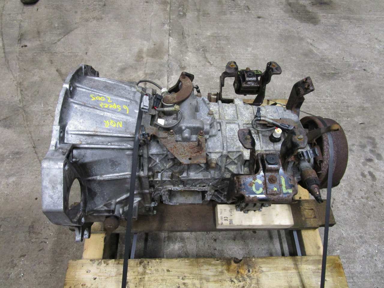 ISUZU NQR 6 SPEED MANUAL GEARBOX - Boîte de vitesse pour Camion: photos 2 ISUZU NQR 6 SPEED MANUAL GEARBOX - Boîte de vitesse pour Camion: photos 2