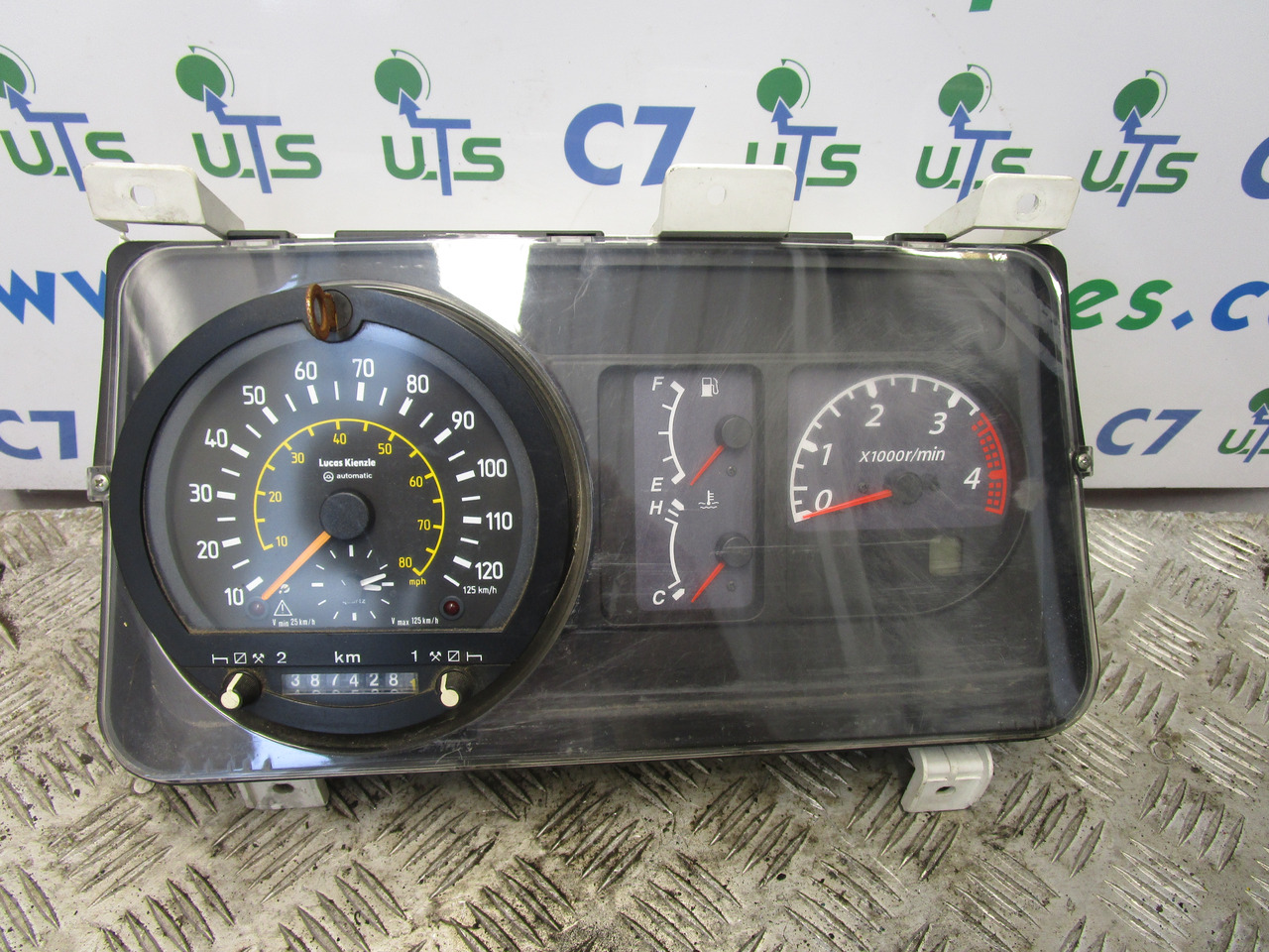 ISUZU NQR CLOCK CLUSTER AND TACHO P/NO 8981248920 - Système électrique pour Camion: photos 1 ISUZU NQR CLOCK CLUSTER AND TACHO P/NO 8981248920 - Système électrique pour Camion: photos 1