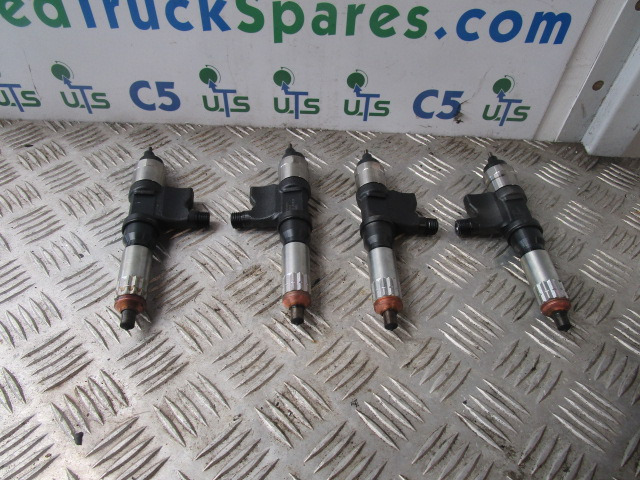 ISUZU NQR / N75 EURO 4 DENSO INJECTORS (4) P/NO 636302J00038 - Préparation du carburant pour Camion: photos 1 ISUZU NQR / N75 EURO 4 DENSO INJECTORS (4) P/NO 636302J00038 - Préparation du carburant pour Camion: photos 1