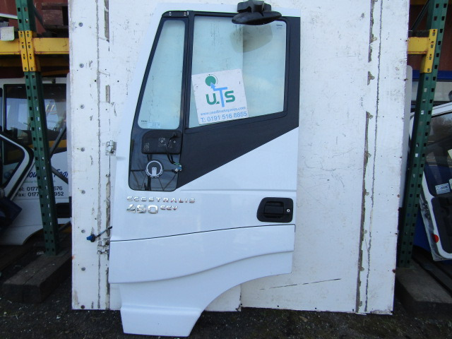 IVECO STRALIS NEARSIDE PASSENGER DOOR COMPLETE - Cabine et intérieur pour Camion: photos 1 IVECO STRALIS NEARSIDE PASSENGER DOOR COMPLETE - Cabine et intérieur pour Camion: photos 1