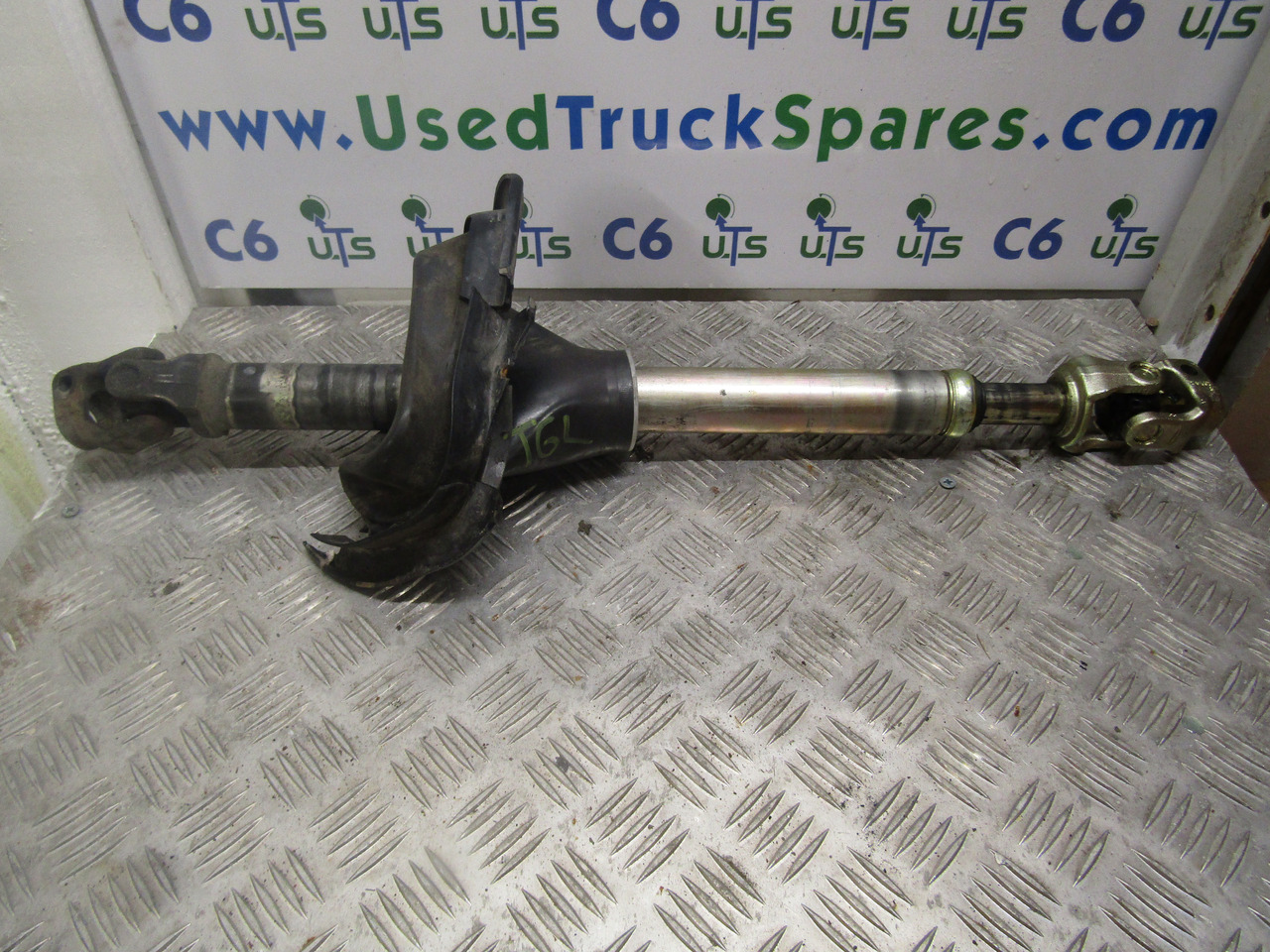 MAN TGL STEERING COLUMN SHAFT - Commande de gouvernail pour Camion: photos 1 MAN TGL STEERING COLUMN SHAFT - Commande de gouvernail pour Camion: photos 1