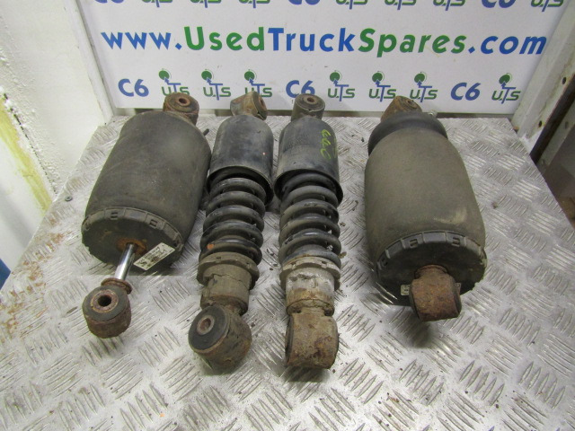 MAN TGS 440 TRACTOR UNIT (SET OF 4) CABSHOCKS P/NO 81.41722.6068 / 6073 - Cabine et intérieur pour Camion: photos 1 MAN TGS 440 TRACTOR UNIT (SET OF 4) CABSHOCKS P/NO 81.41722.6068 / 6073 - Cabine et intérieur pour Camion: photos 1
