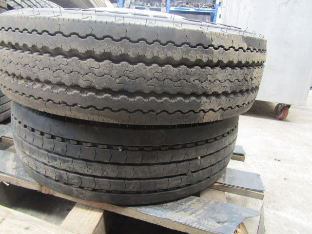 MITSUBISHI FUSO (6) WHEELS AND TYRES 205/75/17.5 8-10MM TREAD 32MM HOLES SET OF 6 - Pneu pour Camion: photos 2 MITSUBISHI FUSO (6) WHEELS AND TYRES 205/75/17.5 8-10MM TREAD 32MM HOLES SET OF 6 - Pneu pour Camion: photos 2