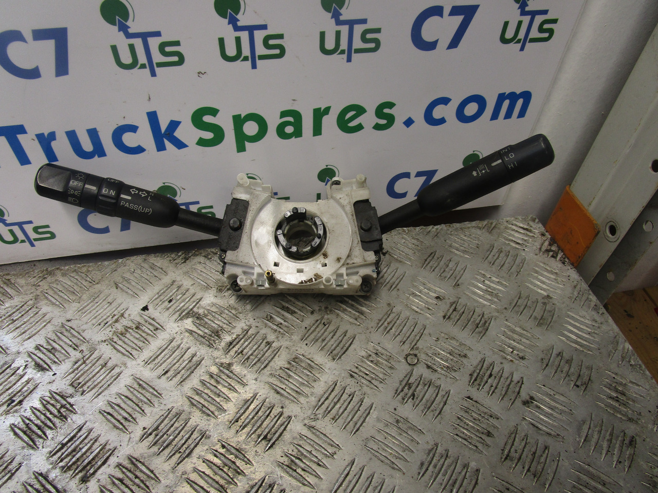 MITSUBISHI FUSO INDICATOR/WIPER STALK P/NO MK387564 - Cabine et intérieur pour Camion: photos 1 MITSUBISHI FUSO INDICATOR/WIPER STALK P/NO MK387564 - Cabine et intérieur pour Camion: photos 1