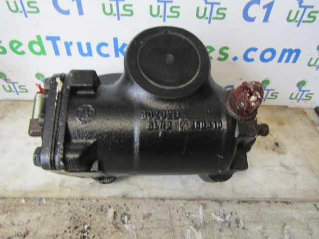 RENAULT MIDLUM 160/180 DXI 7.5 TON STEERING BOX P/NO 90202B SLR2250310 - Commande de gouvernail pour Camion: photos 1 RENAULT MIDLUM 160/180 DXI 7.5 TON STEERING BOX P/NO 90202B SLR2250310 - Commande de gouvernail pour Camion: photos 1