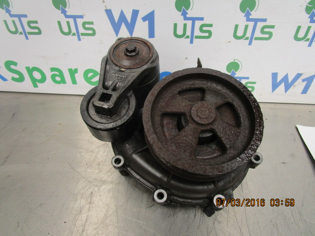 SCANIA 124 420 DC1203 WATER PUMP P/NO 1450153 - Moteur et pièces pour Camion: photos 1 SCANIA 124 420 DC1203 WATER PUMP P/NO 1450153 - Moteur et pièces pour Camion: photos 1