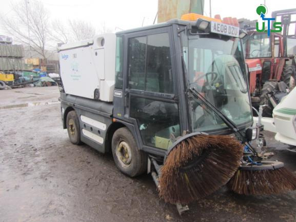 SCHMIDT SWINGO 250 BREAKING FOR SPARES 2008 - Balayeuse de voirie: photos 1 SCHMIDT SWINGO 250 BREAKING FOR SPARES 2008 - Balayeuse de voirie: photos 1