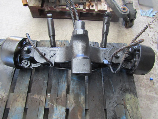 SCHMIDT SWINGO 2WD FRONT AXLE COMPLETE - Essieu avant pour Véhicule de voirie/ Spécial: photos 1 SCHMIDT SWINGO 2WD FRONT AXLE COMPLETE - Essieu avant pour Véhicule de voirie/ Spécial: photos 1
