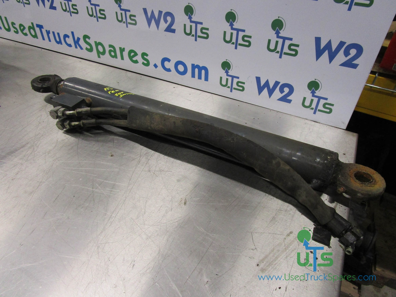 SCHMIDT SWINGO R/HAND SIDE BODY HOPPER TIPPING RAM - Vérin hydraulique pour Véhicule de voirie/ Spécial: photos 1 SCHMIDT SWINGO R/HAND SIDE BODY HOPPER TIPPING RAM - Vérin hydraulique pour Véhicule de voirie/ Spécial: photos 1