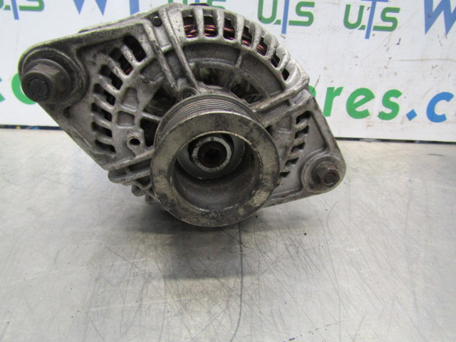 VOLVO FH13A ALTERNATOR 24V / 110A - Système électrique pour Camion: photos 2 VOLVO FH13A ALTERNATOR 24V / 110A - Système électrique pour Camion: photos 2